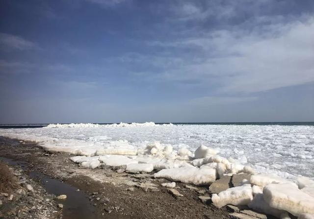 震撼！2019青海湖现开湖奇观 ，“文武双开”难得一见！